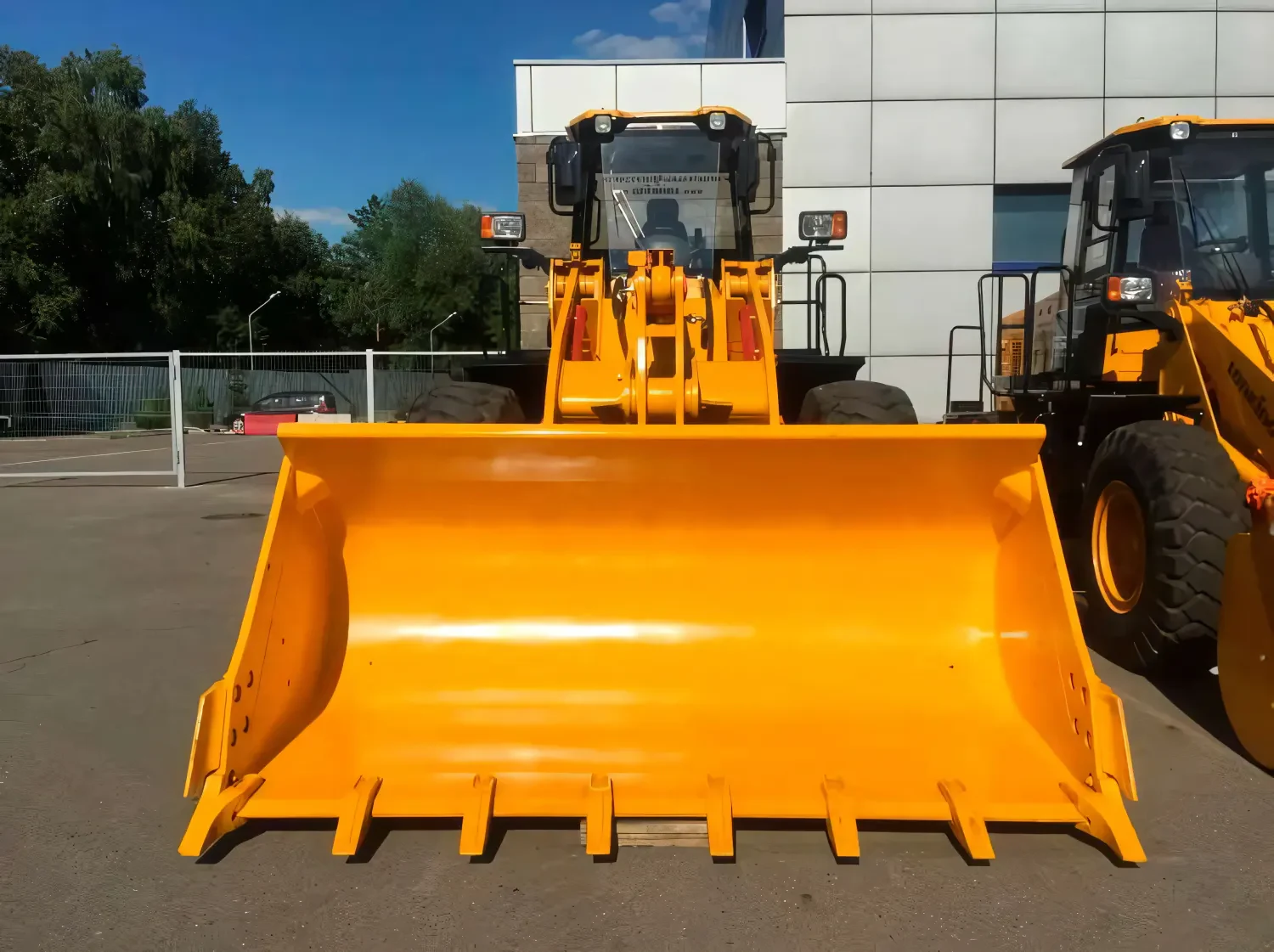 Фронтальный погрузчик Lonking CDM856 — фото